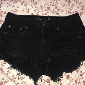 American Eagle distressed cut off shorts!